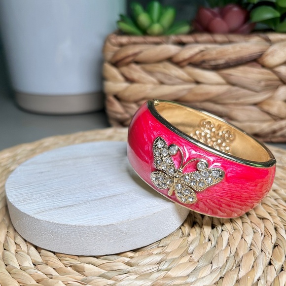 Delightful Crystal Butterfly Pink Enameled Wide Metal Clamper Bangle Bracelet. - Picture 4 of 14